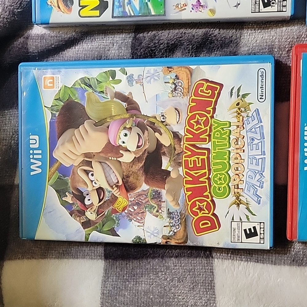 Nintendo Wii U Game Bundle Mario Mariokart DC Injustice Nintendoland Donkey Kong - Picture 2 of 12